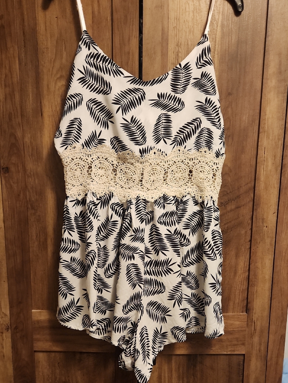 Leaf-Print Black And White Cream Crochet Waist Romper/One Piece